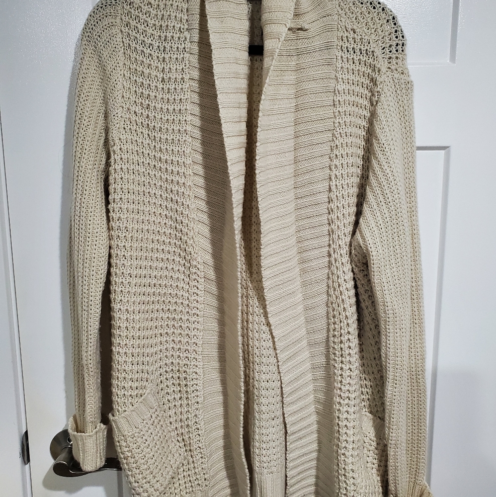 Knit sweater size medium EXCELLENT CONDITION